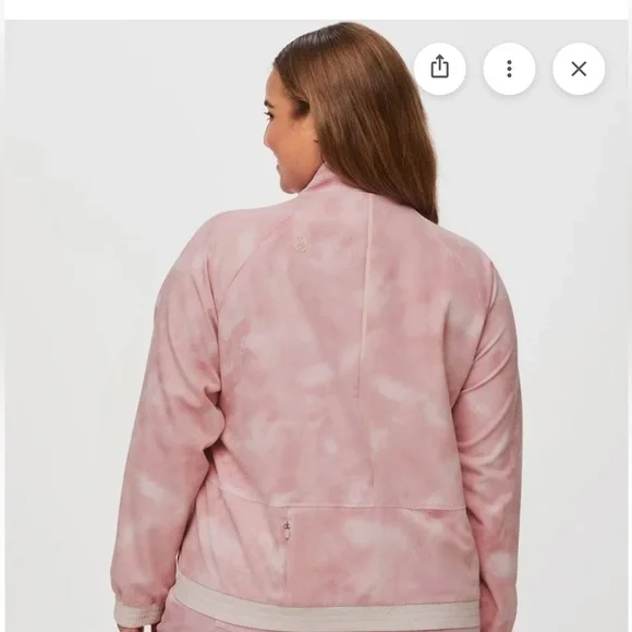 NWT FIGS Women’s Sydney Performancr Scrub Jacket- Marbled Rose Sydney- XS - Picture 3 of 6